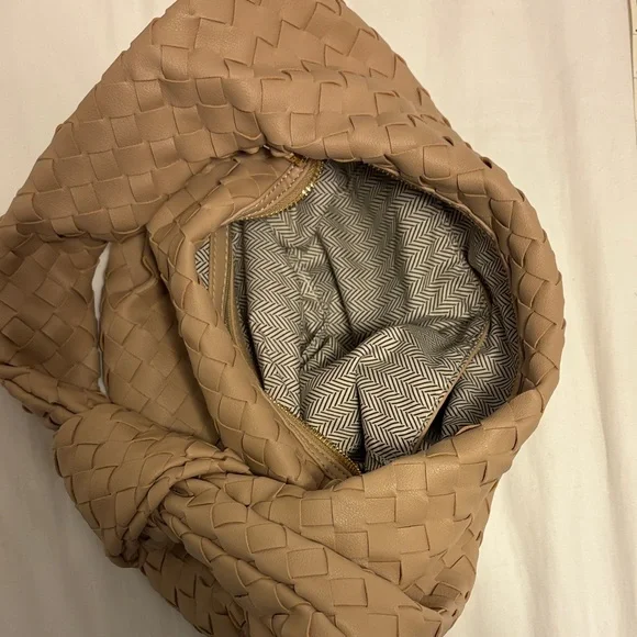 Urban Expressions Beige Woven Hobo Bag - Picture 4 of 4